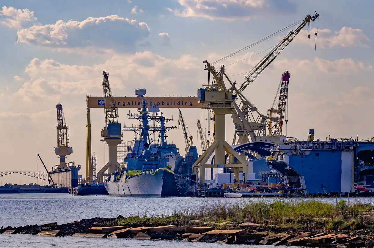 Φιλόδοξο, αλλά δύσκολο το σχέδιο Τραμπ για 250 πλοία «Made in USA»