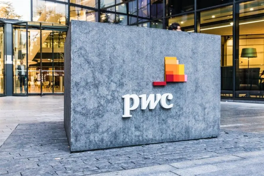 PwC: Δυνατότητα μόνιμης εξ αποστάσεως εργασίας με μείωση μισθού στο τραπέζι...