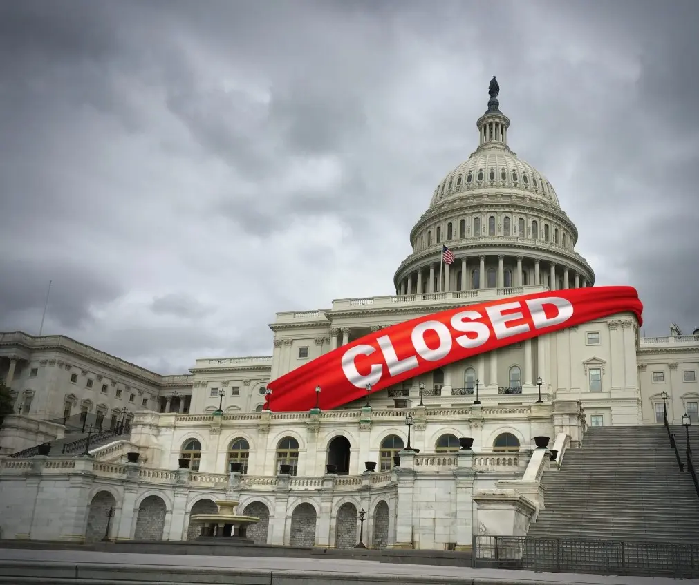 Οι ΗΠΑ οδεύουν σε shutdown - Τι θα γίνει σε αγορές και οικονομία αν «κατεβάσουν ρολά»