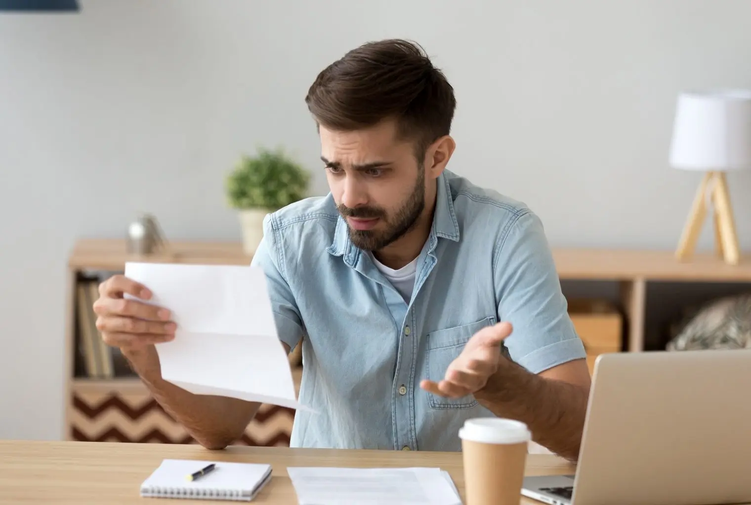Εξετάζει τραπεζικές υπερχρεώσεις η Επιτροπή Οικονομικών