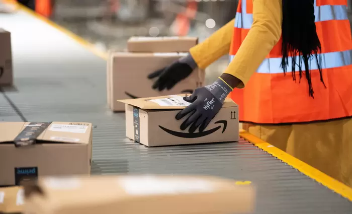 Ξανά στο στόχαστρο η Amazon για αντεργατική πολιτική