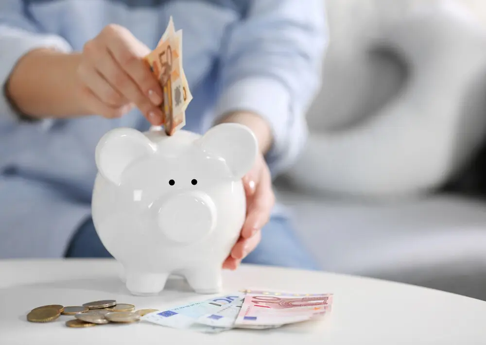 Βάζουν λεφτά στην άκρη οι Κύπριοι – €330 εκ. καταθέσεις σε ένα μηνά