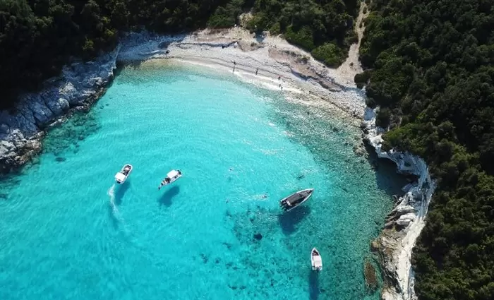 Ιδιωτικά νησιά κατά υπερτουρισµού - Επενδύσεις 1,5 δισ. από εταιρείες κρουαζιέρας