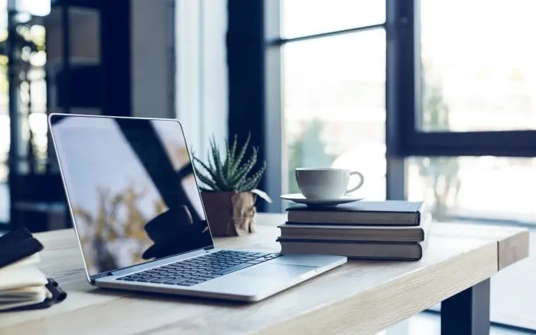 Έρευνα: 260 ώρες τον χρόνο εξοικονομούν οι γονείς με την υβριδική εργασία