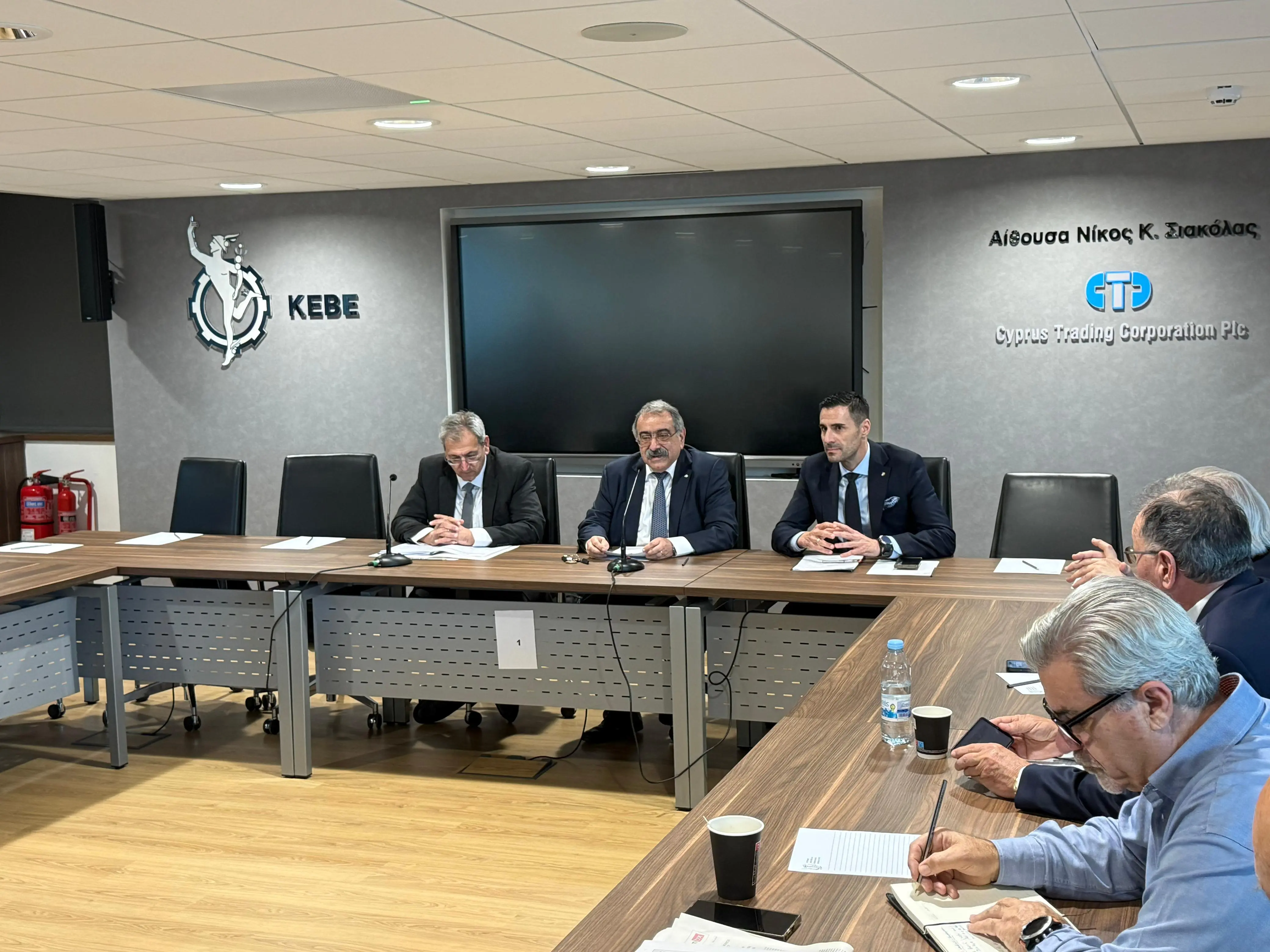 «Όχι» ΚΕΒΕ σε ωριαίο κατώτατο μισθό  – Τι ζήτησε από τον Μ. Μουσιούττα για ξένους φοιτητές