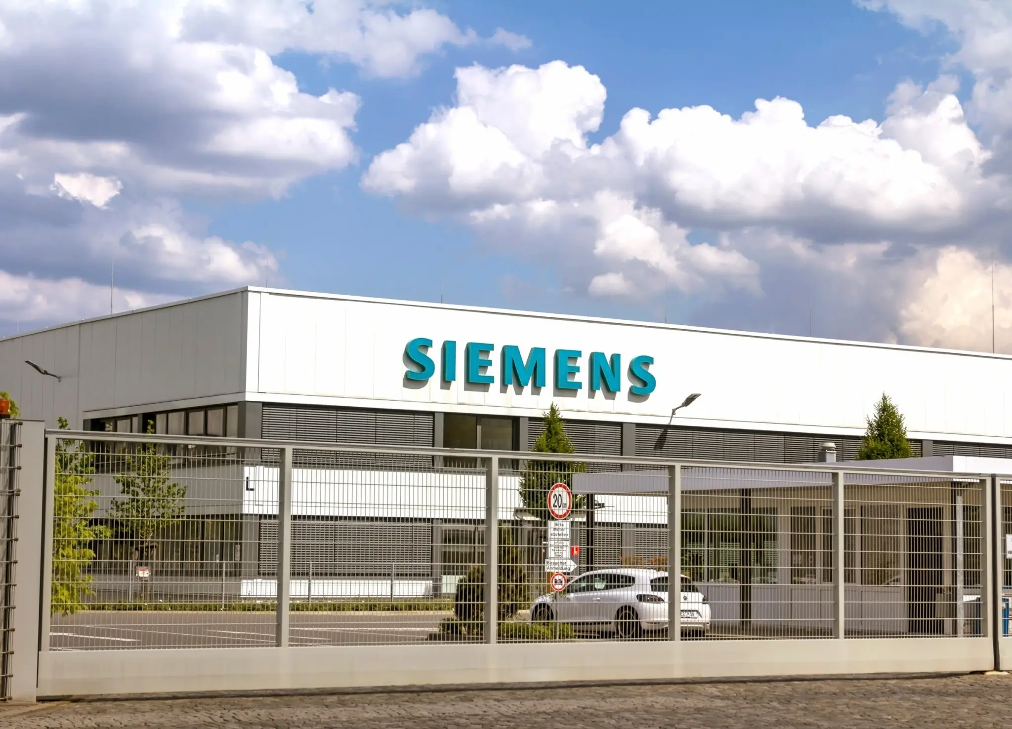 Siemens: Αναβαθμίζει τις προοπτικές για το 2026 με ώθηση από data centers