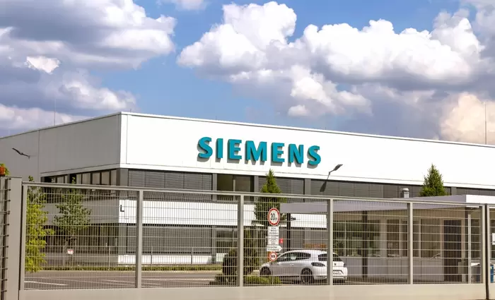 Siemens: Αναβαθμίζει τις προοπτικές για το 2026 με ώθηση από data centers