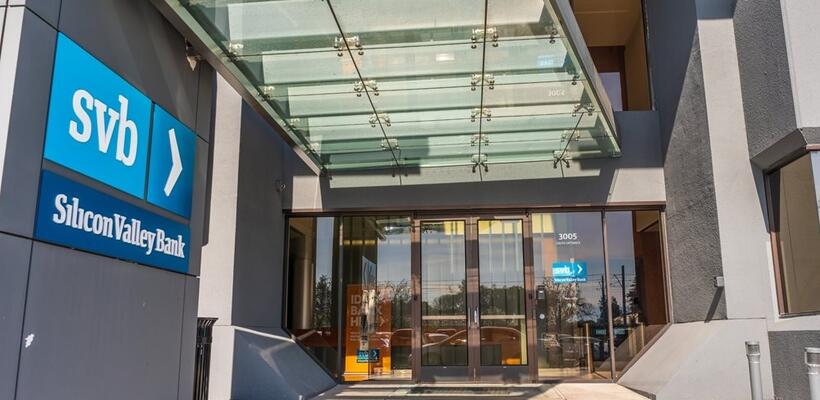 Η First Citizens αποκτά τις καταθέσεις και τα δάνεια της Silicon Valley