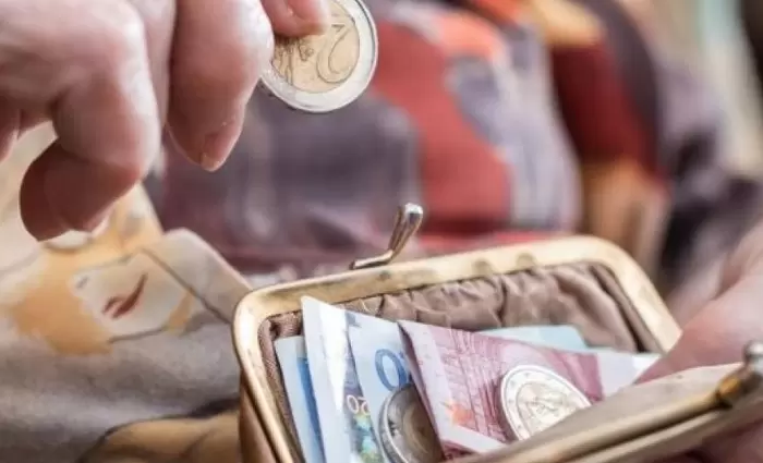 ΣΕΚ: Ριγάρει το γήπεδο ενόψει συνάντησης με Υπ. Εργασίας για πέναλτι 12%