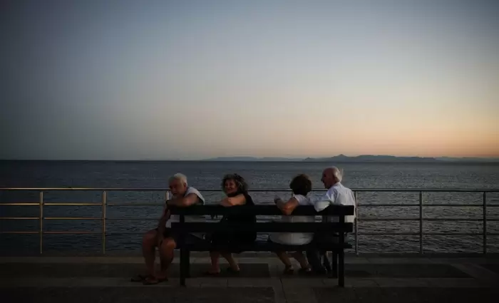 Ποιοι και γιατί θέλουν να «θυσιάσουν» τους συνταξιούχους στην Ευρώπη