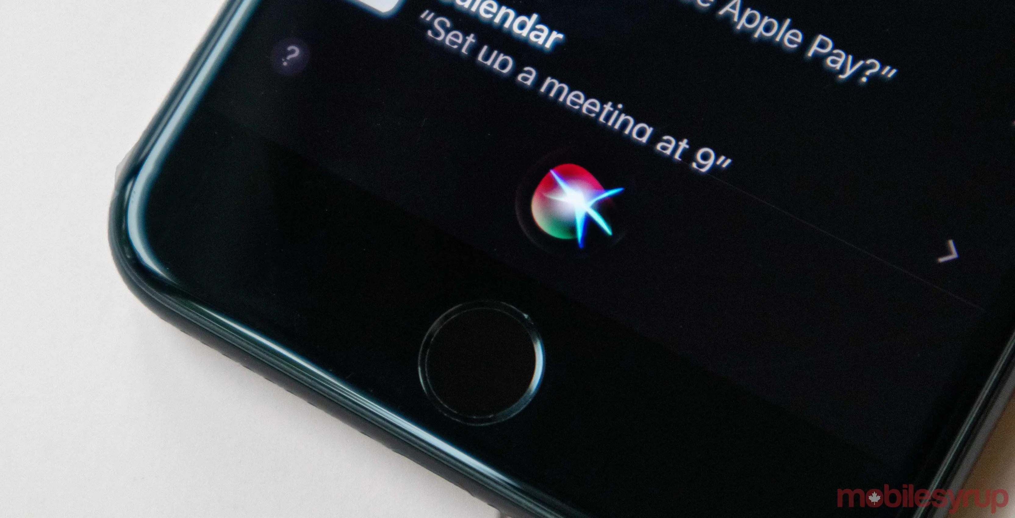 Η Apple, απολογήθηκε γιατί άκουγε συνομιλίες της Siri