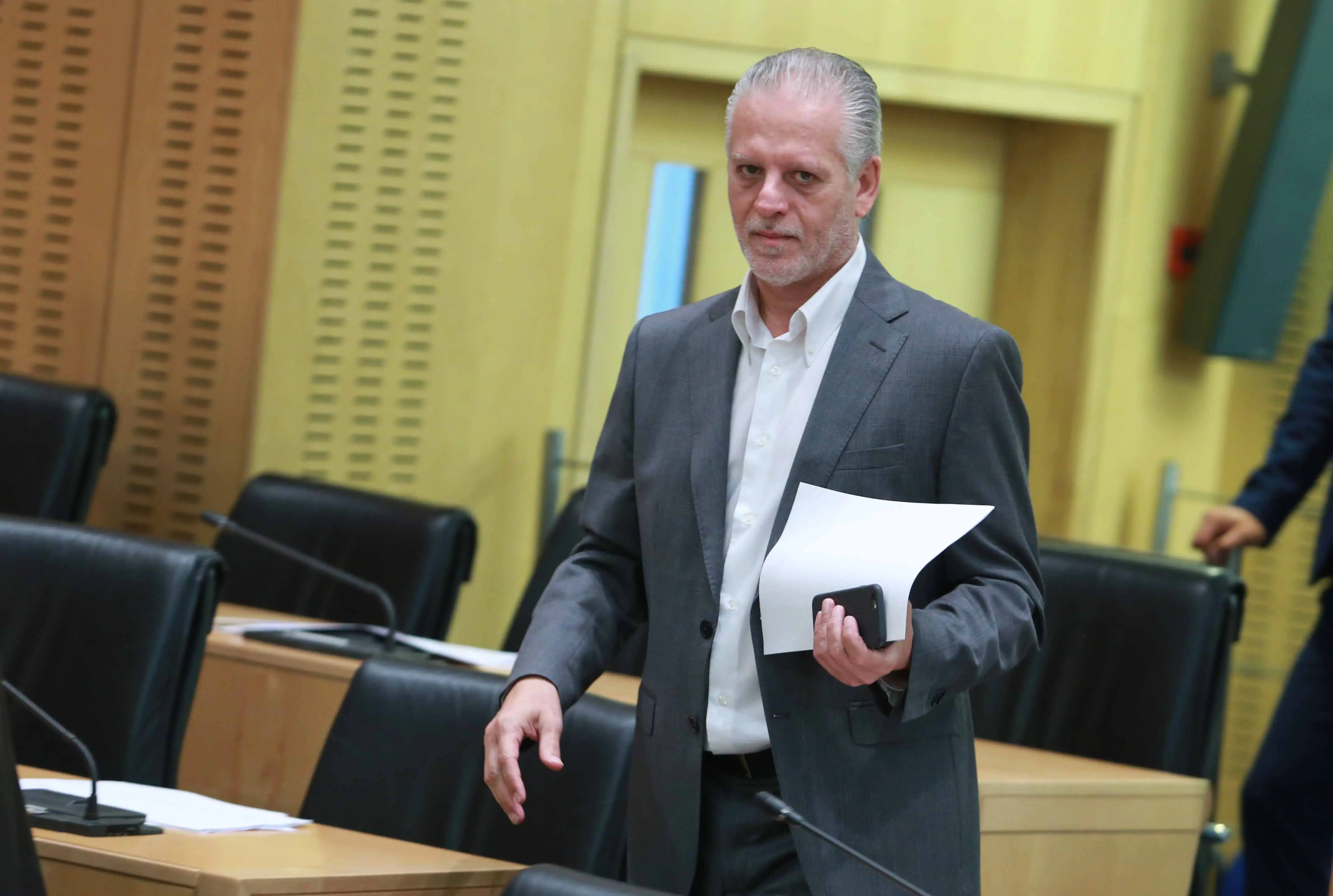 ΕΔΕΚ: Ο ρυθμιστής με τα κλειστά χαρτιά