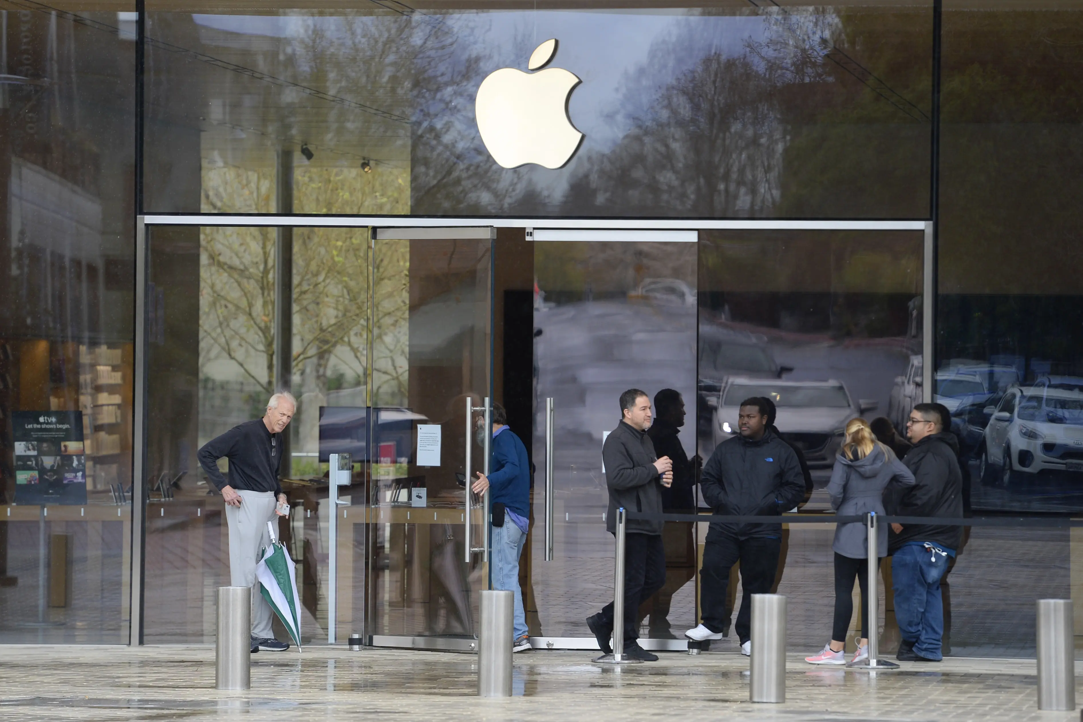 «Καμπάνα» $30 εκ. στην Apple επειδή έψαχνε τις τσάντες των υπαλλήλων της