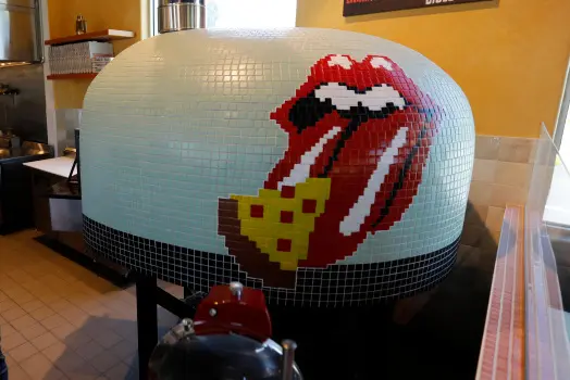 Πρώην Rolling Stone αναγκάστηκε να κλείσει το εστιατόριο του στο Λονδίνο