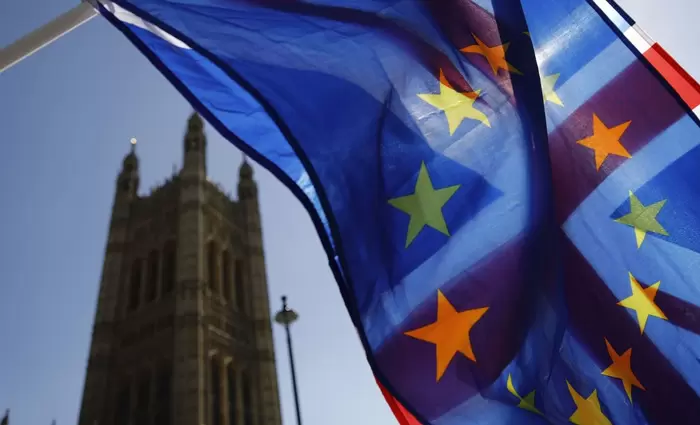 To Reuters βλέπει μικρή πιθανότητα για άτακτο Brexit