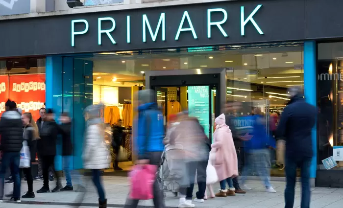 Με άδεια ράφια απειλούνται τα Primark