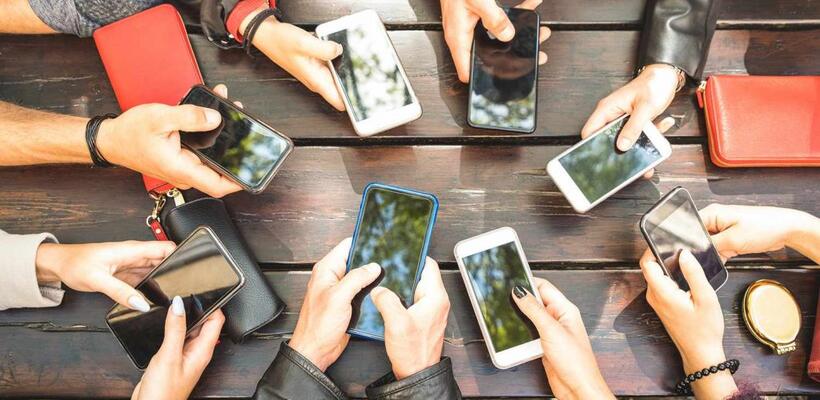 Smartphones: Πώς αλλάζει η καθημερινή χρήση τους έως το 2030