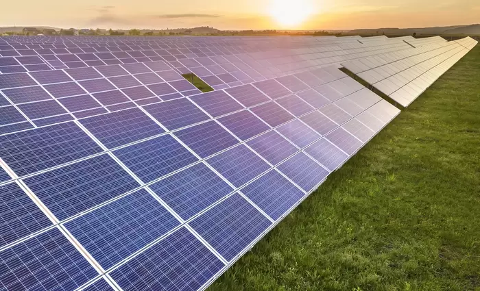 Επεξεργάζονται εγκατάσταση φωτοβολταϊκών με αποπληρωμή μέσω ΑΗΚ