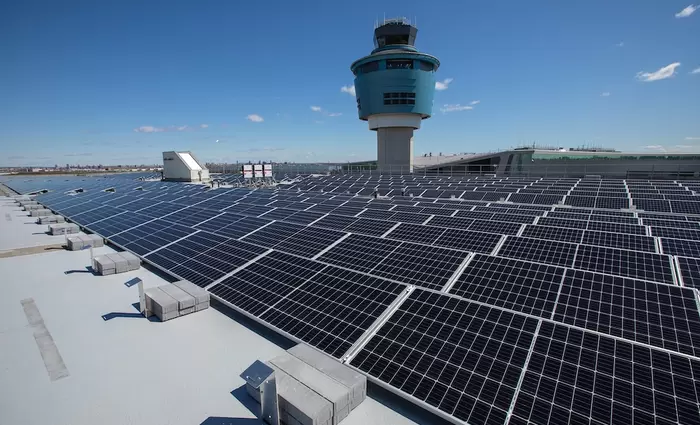 Από Κύπρο μέχρι Ρουμανία τα αεροδρόμια επενδύουν στην ηλιακή ενέργεια