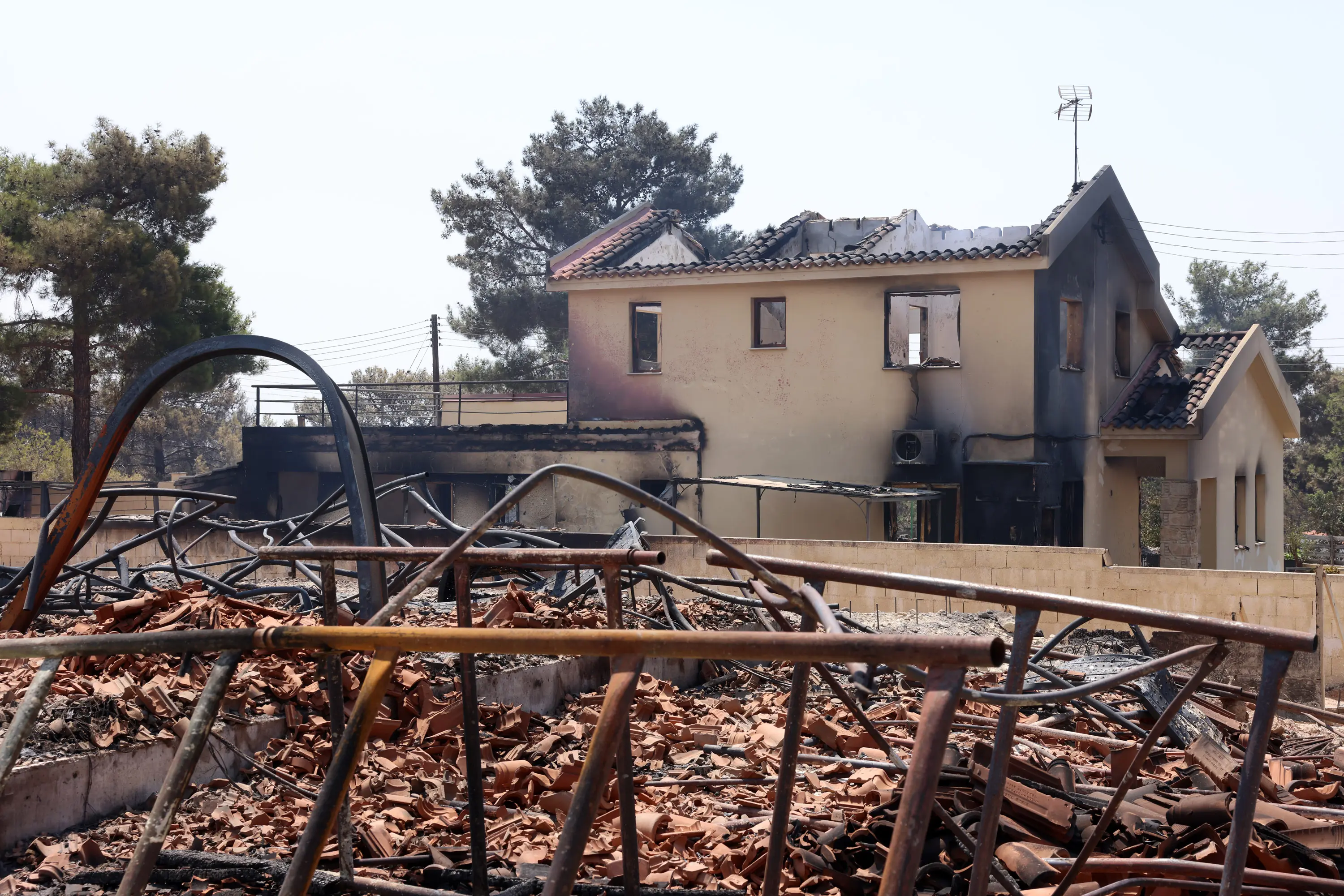 ΣΥΠΡΟΔΑΤ: Ζητά αναστολή δόσεων και εκποιήσεων για πυρόπληκτους