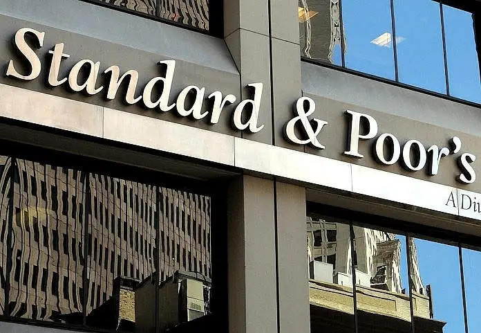 S&P: Αναβάθμισε τέσσερις ελληνικές τράπεζες
