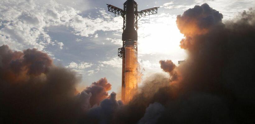 Τα κατάφερε με τη…10η ο Μασκ - «Πέταξε» ο Starship