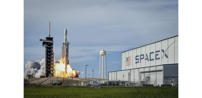 Η SpaceX εκτοξεύει την αποτίμησή της στα 800 δισ. και «βλέπει» IPO το 2026