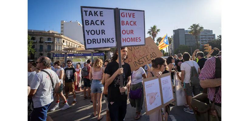 Υπερτουρισμός: «Θερμό» καλοκαίρι υπόσχονται οι ακτιβιστές στην Ευρώπη