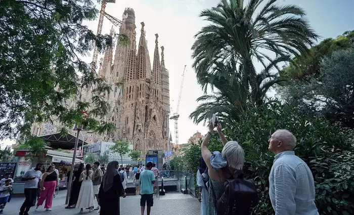 Πώς η Ισπανία της συνεχίζει να αναπτύσσεται – Τι την καθιστά πρωταθλήτρια της Ευρωζώνης