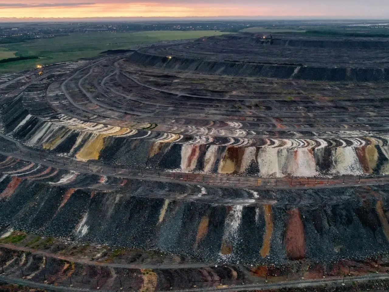 ΗΠΑ–Κίνα: Εκκρεμότητες σε σπάνιες γαίες, TikTok και Boeing ενόψει συνάντησης Τραμπ – Σι