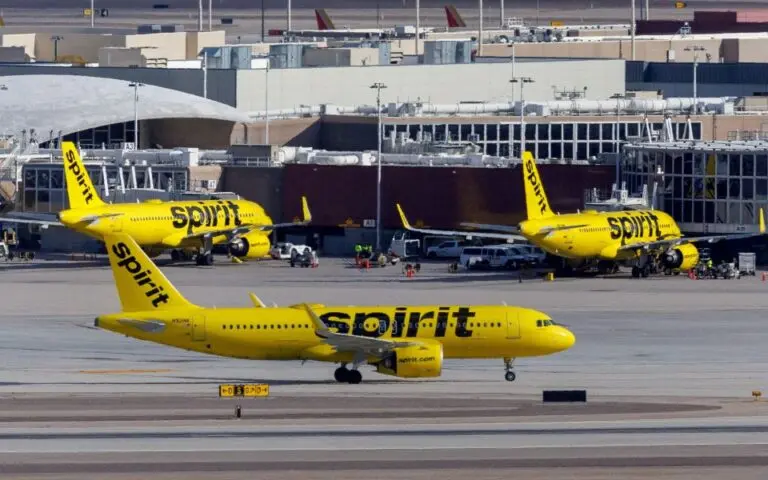 Spirit Airlines: Χρεοκοπία για την εταιρεία-θρύλο των low budget ταξιδιών