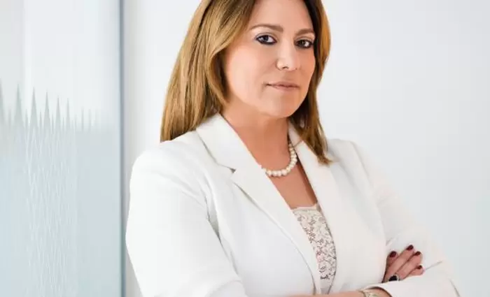 Η θέση μιας ικανής γυναίκας είναι δίπλα και όχι πίσω από έναν επιτυχημένο άντρα