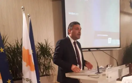 Σχέδιο προσέλκυσης εταιριών με «πολιτογραφήσεις» στο πακέτο