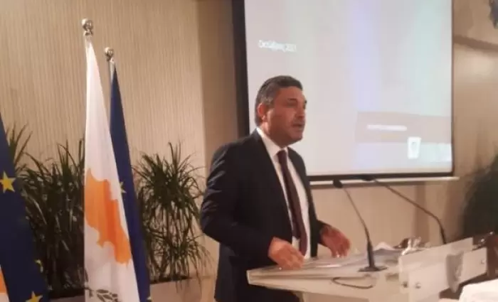 Σχέδιο προσέλκυσης εταιριών με «πολιτογραφήσεις» στο πακέτο