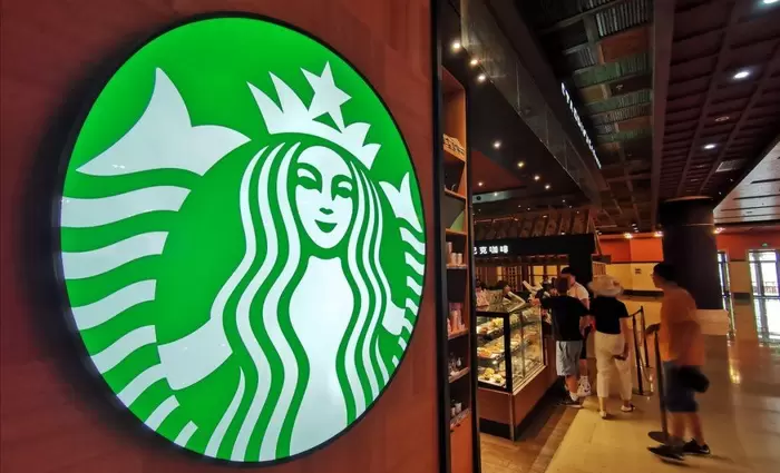Starbucks: 2% αύξηση στους μισθούς όλων των υπαλλήλων της Β. Αμερικής το 2025