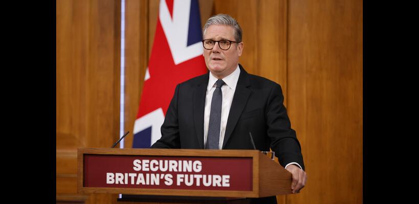 Η Βρετανία σχεδιάζει να περιορίσει τις βίζες εργασίας μόνο σε πτυχιούχους