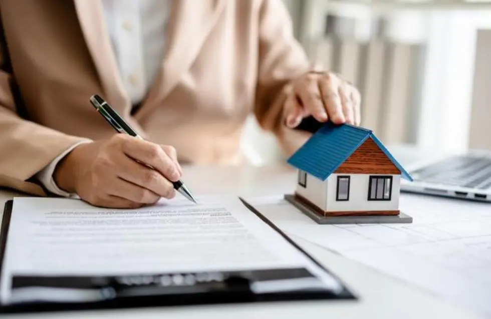 ΥΠΕΣ: Ανακοινώνει αλλαγές για διευκόλυνση συμμετοχής σε στεγαστικά σχέδια