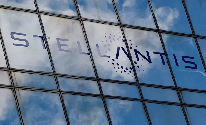 Βουτιά πάνω από 14% για τη μετοχή της Stellantis μετά τις ζημιές $26 δισ.