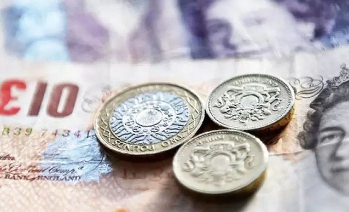Υποχωρεί η στερλίνα εν αναμονή της μάχης στο Κοινοβούλιο για το Brexit