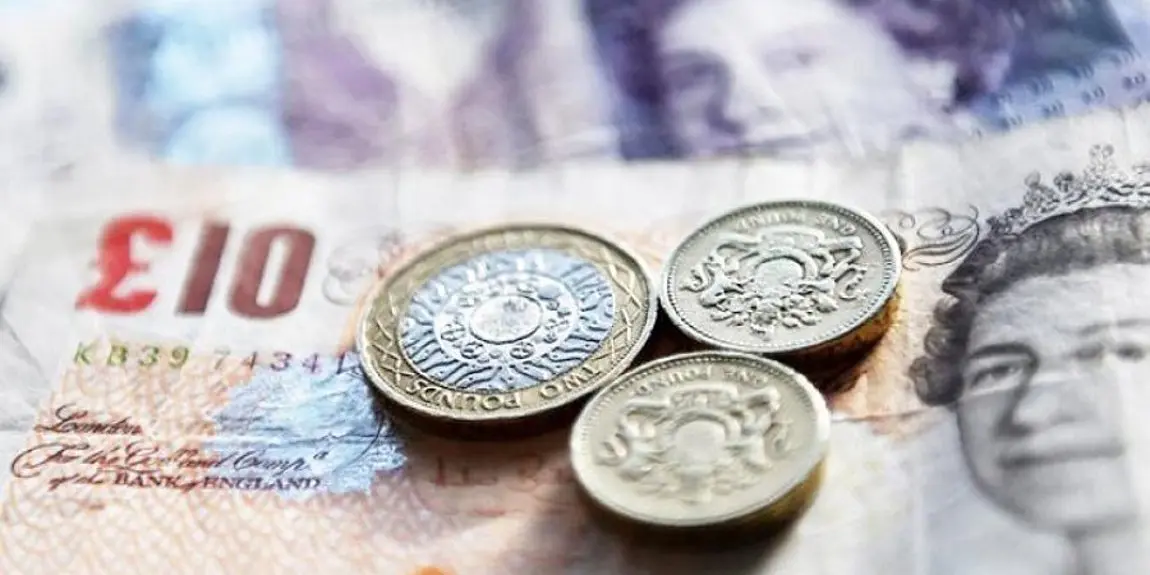 Υποχωρεί η στερλίνα εν αναμονή της μάχης στο Κοινοβούλιο για το Brexit