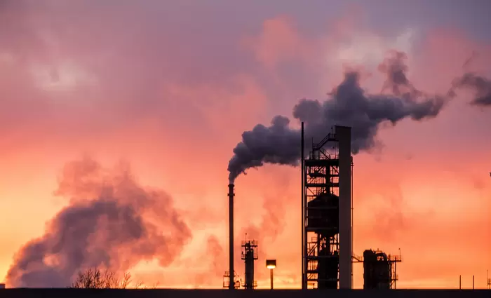 Συνδικαλιστές καλούν σε πολυήμερη απεργία στα διυλιστήρια της Γαλλίας