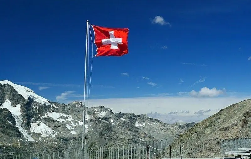 Ελβετία: Νέα προσπάθεια να «γλυκάνει» τον Τραμπ