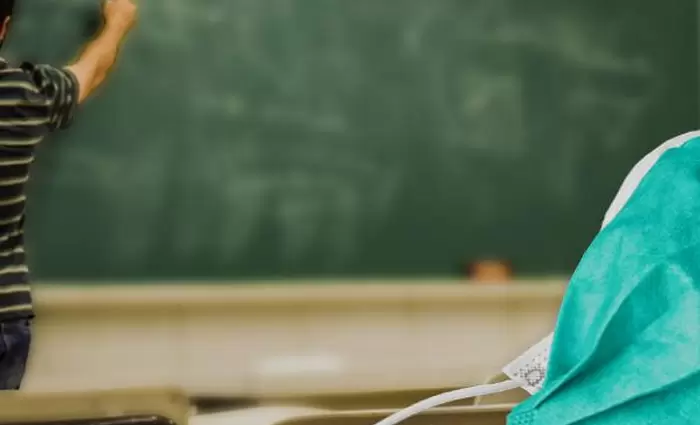 Ισότητα: Απολύθηκε συμβασιούχος εκπαιδευτικός γιατί αρνήθηκε rapid test