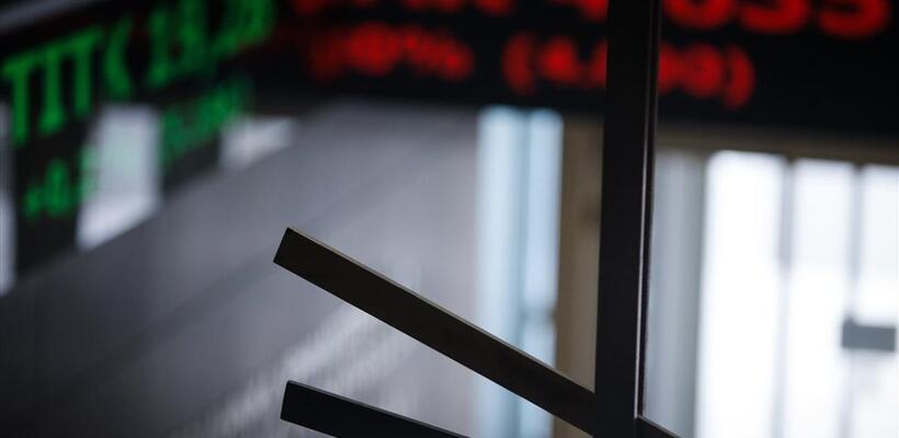 Πτωτικά κινείται το μεσημέρι η διαπραγμάτευση στο Χρηματιστήριο