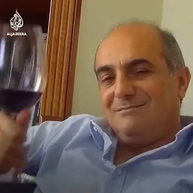 Αξιωματούχοι του κράτους σε ρόλο Δον Κορλεόνε των διαβατηρίων