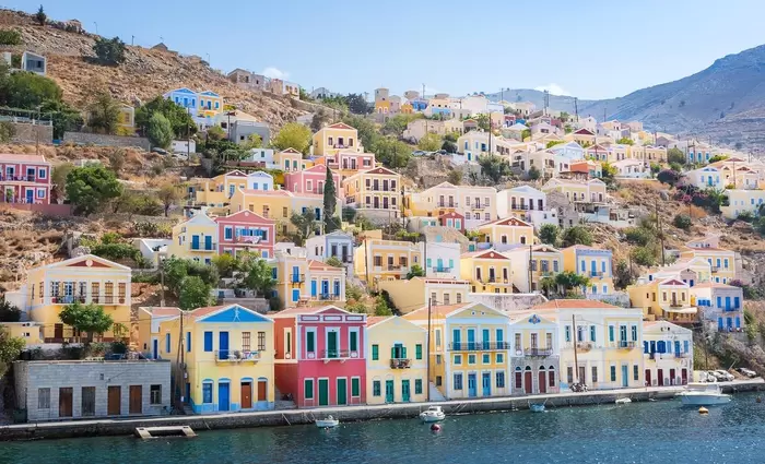 Ποια 20 ελληνικά νησιά αποθεώνουν οι Βρετανοί