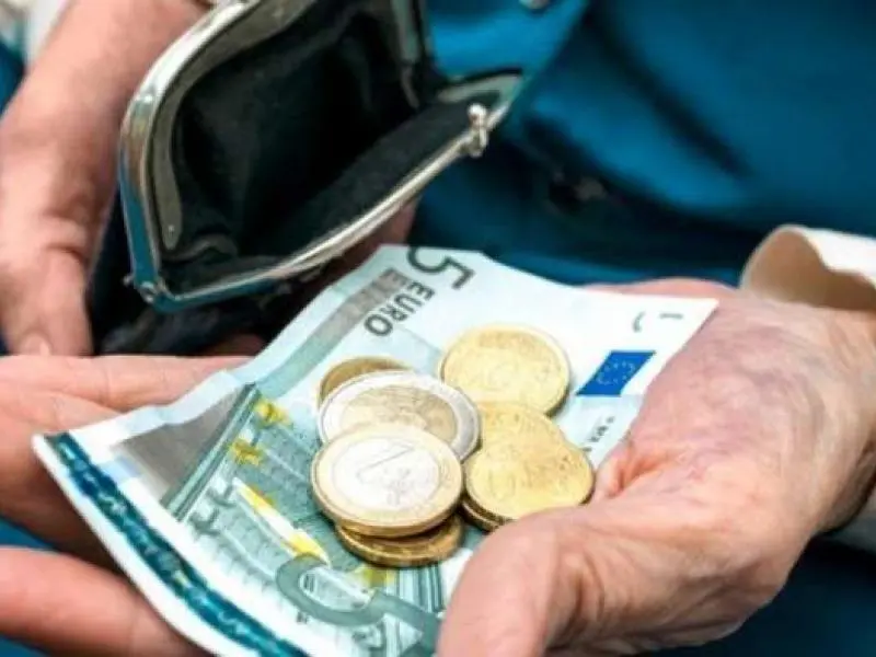 Προβληματισμός συντεχνιών για κατώτατο και πέναλτι 12%