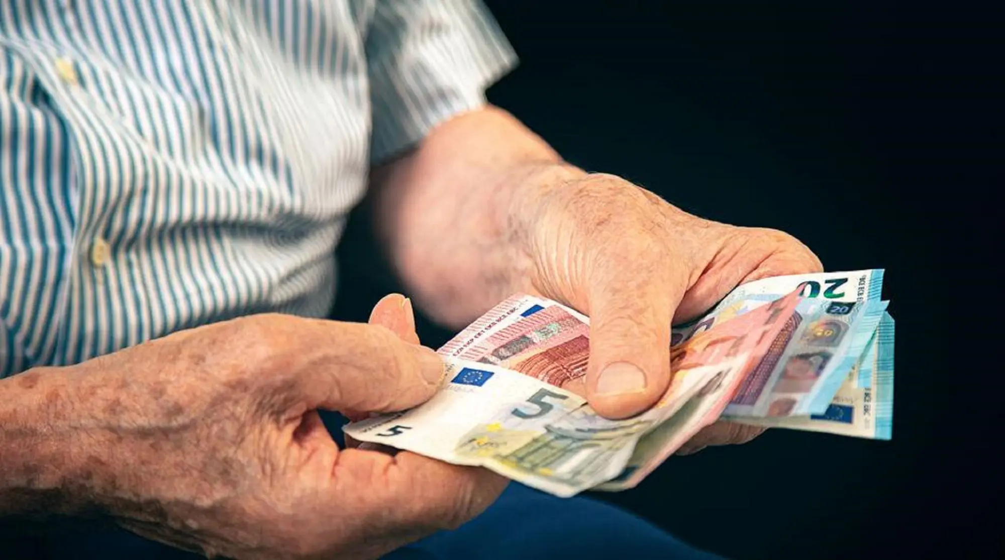 Εγκρίθηκε νομοσχέδιο για συνταξιοδοτικά ωφελήματα στο δημόσιο