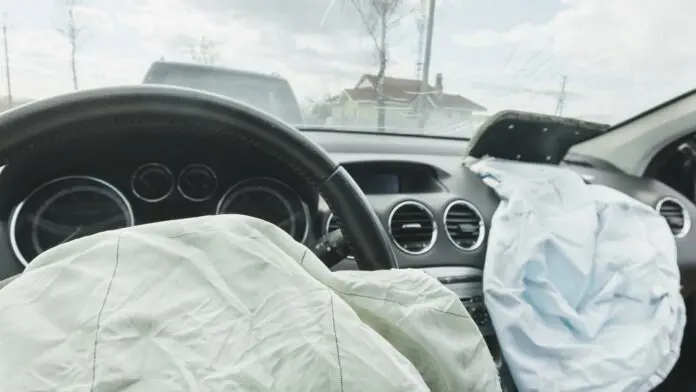 Βουλευτές ζητούν παραίτηση Βαφεάδη με φόντο τους αερόσακους Takata