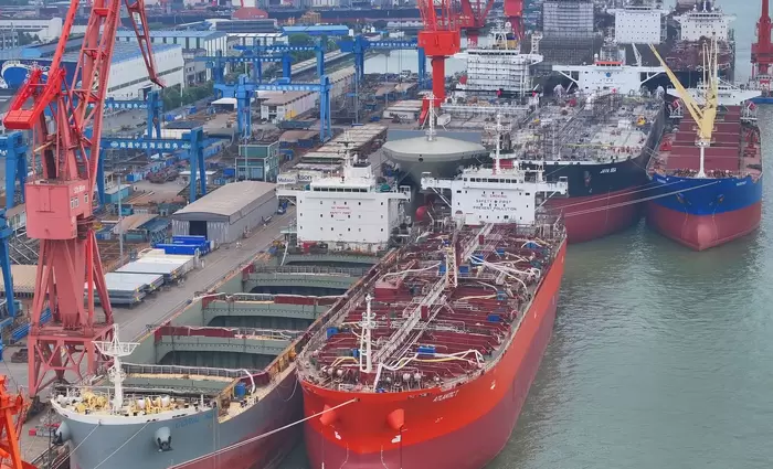 Ο πόλεμος στη Μ. Ανατολή εκτόξευσε τους ναύλους για τα τάνκερ